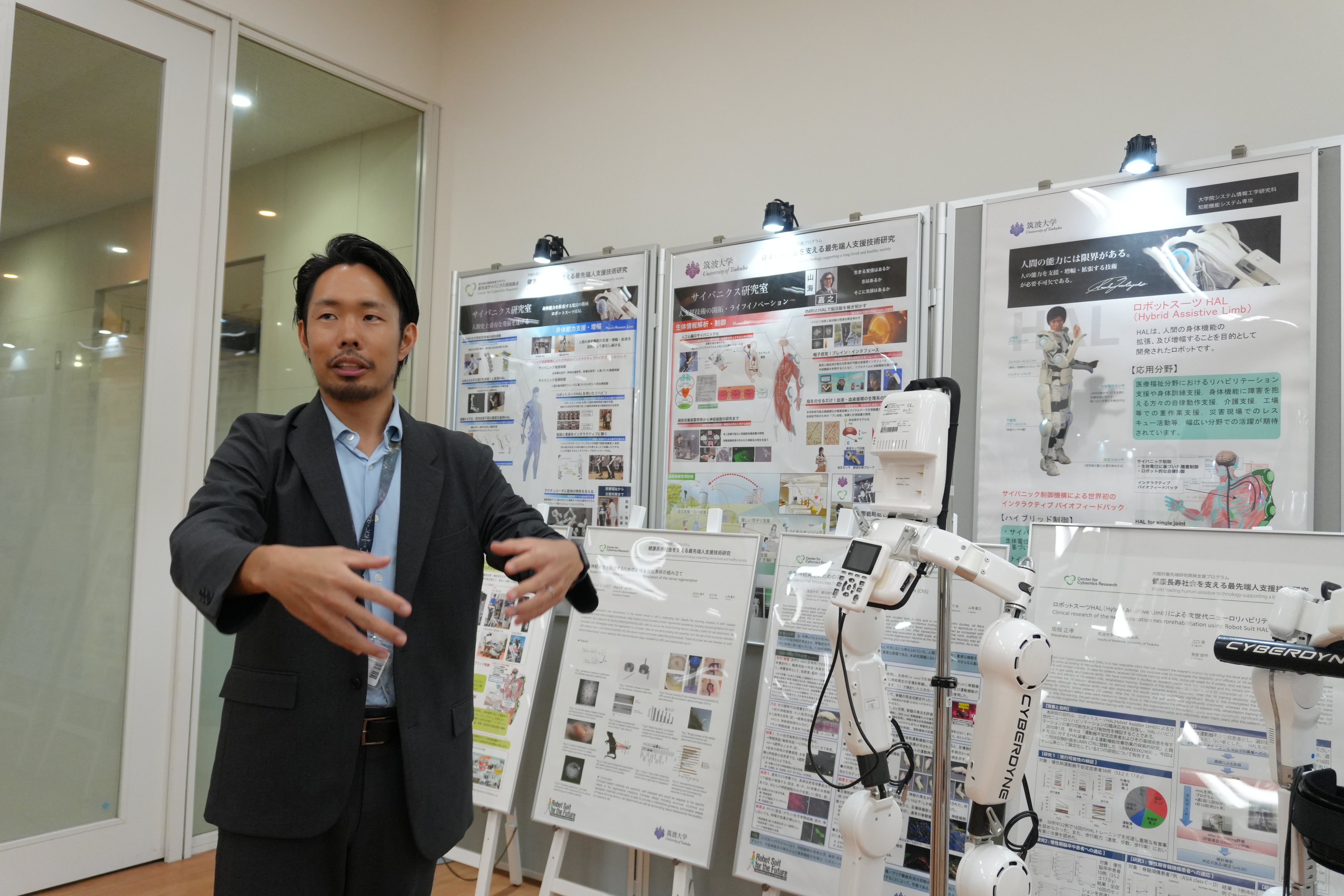 筑波大学サイバニクス研究センター 上原 皓 助教：本インタビューの様子