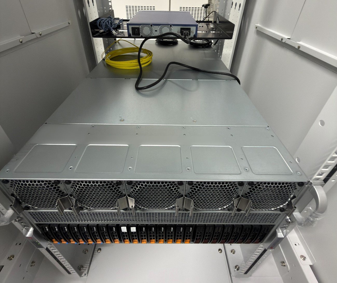 今回導入に至ったH200 NVL搭載GPUサーバー