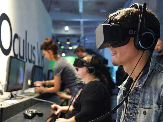 Oculus Rift：専用のヘッドマウントディスプレイ（通称：HMD）を装着して体験